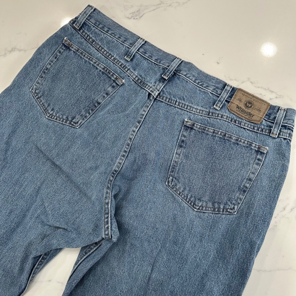 Wrangler‎ Jeans Mens 39x31 Classic Fit Light Wash Premium Quality Denim Workwear
